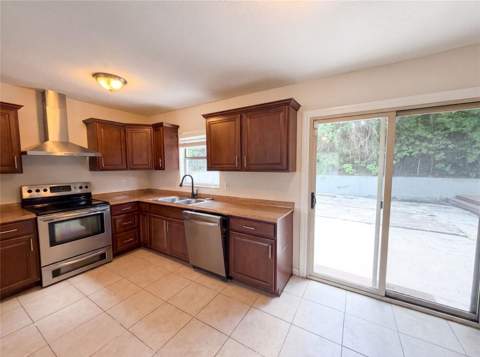 7018 Lynwood Drive, Tampa FL - photo 10 of 13