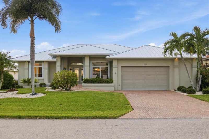 3 bedroom Single Family Residence at 209 Divinci Drive, Punta Gorda Isles Sec 06, Punta Gorda — photo 1