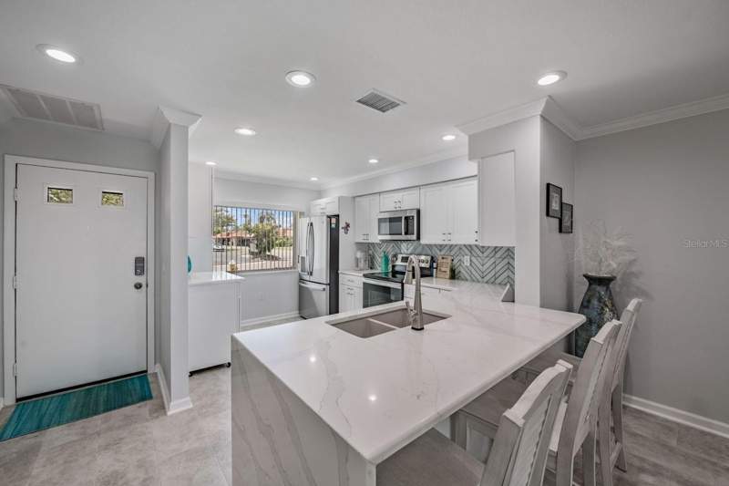 2 bedroom Villa at 19029 US Highway 19 #27A, Imperial Cove 13, Clearwater — photo 3