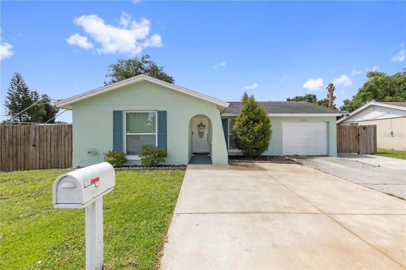 4 bedroom Single Family Residence at 10112 Enchanted Oaks Court, Timberlane Sub Unit 3B, Tampa — photo 1