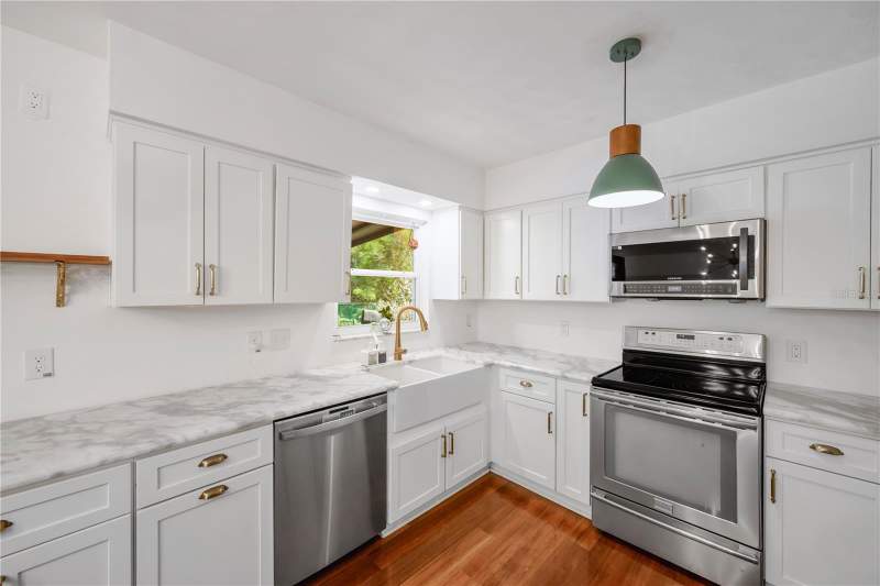 3 bedroom Single Family Residence at 1708 Woodbine Drive, Green Meadow Estates Un 1, Brandon — photo 3