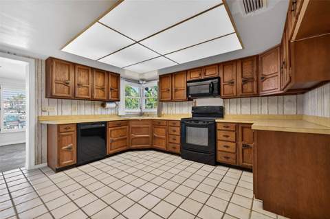 3103 Wedgewood Drive, Belleair Beach FL - photo 8 of 25