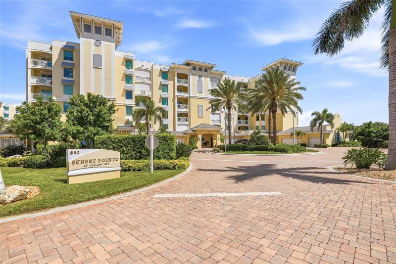 3 bedroom Condominium at 650 COLLANY ROAD #401, SUNSET POINTE AT COLLANY KEY CONDO, TIERRA VERDE — photo 2