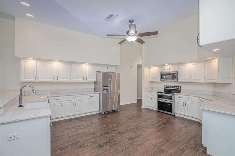 4 bedroom Single Family Residence at 206 S Waterway Drive, Port Charlotte Sec 005, Port Charlotte — photo 2