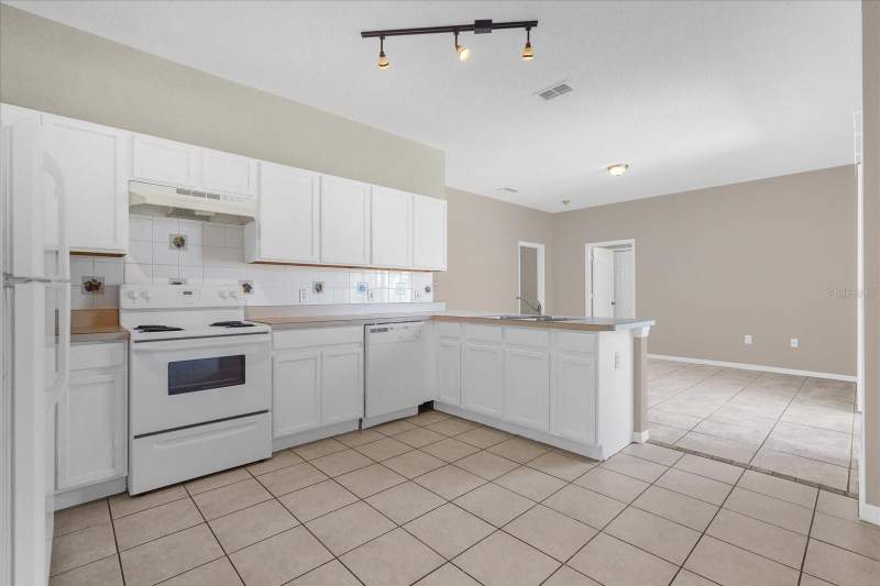 4 bedroom Single Family Residence at 29 Andora Court, Poinciana Village 1 Nbhd 2, Kissimmee — photo 5