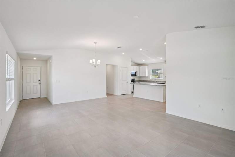 3 bedroom Single Family Residence at 20404 Lavender Bloom Loop, Hillside At Mount Dora, Mount Dora — photo 2