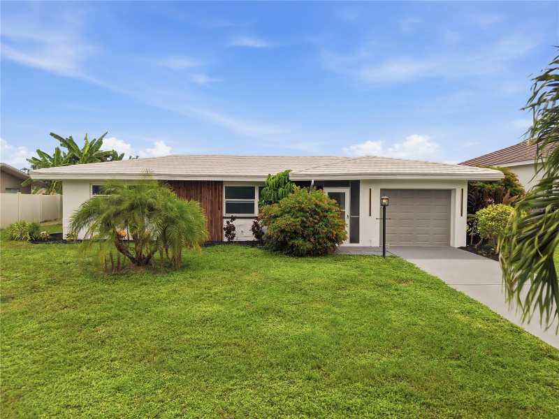2 bedroom Single Family Residence at 3106 SE 18th Place, Cape Coral, Cape Coral — photo 1
