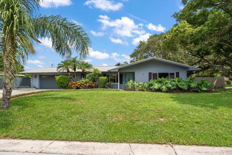4 bedroom Single Family Residence at 1 Maplewood Avenue, Eastwood Terrace, Clearwater — photo 1