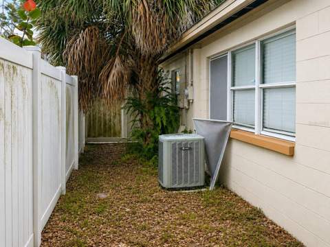 712 N Castle Court, Tampa FL - photo 6 of 13