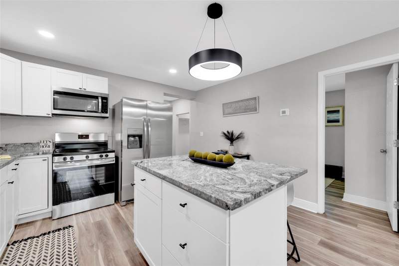 3 bedroom Single Family Residence at 429 E Oakwood Street, Saines Resub L W, Tarpon Springs — photo 2