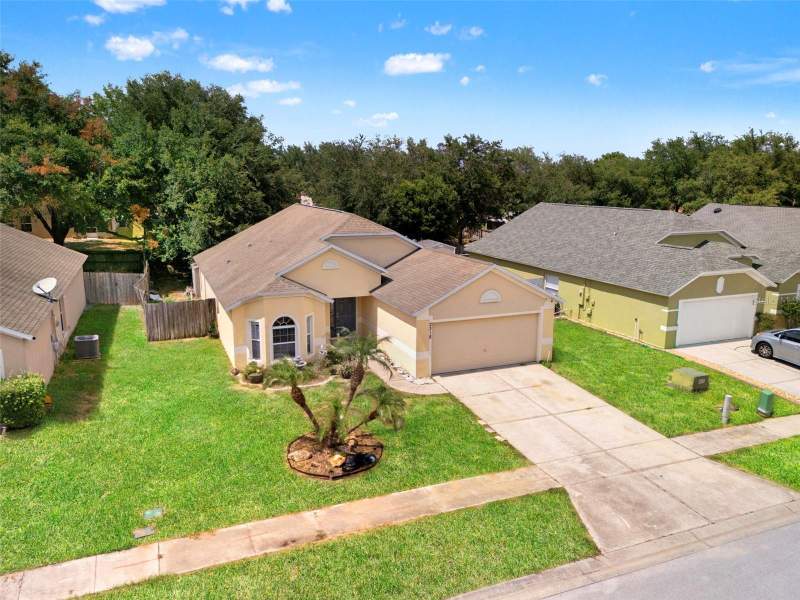 3 bedroom Single Family Residence at 2318 Barons Court, Tavares Chelsea Oaks, Tavares — photo 3