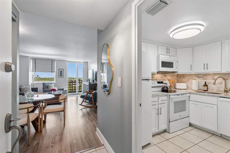1 bedroom Condominium at 4015 Bayshore Boulevard #7D, Bayshore Towers A Condo, Tampa — photo 3