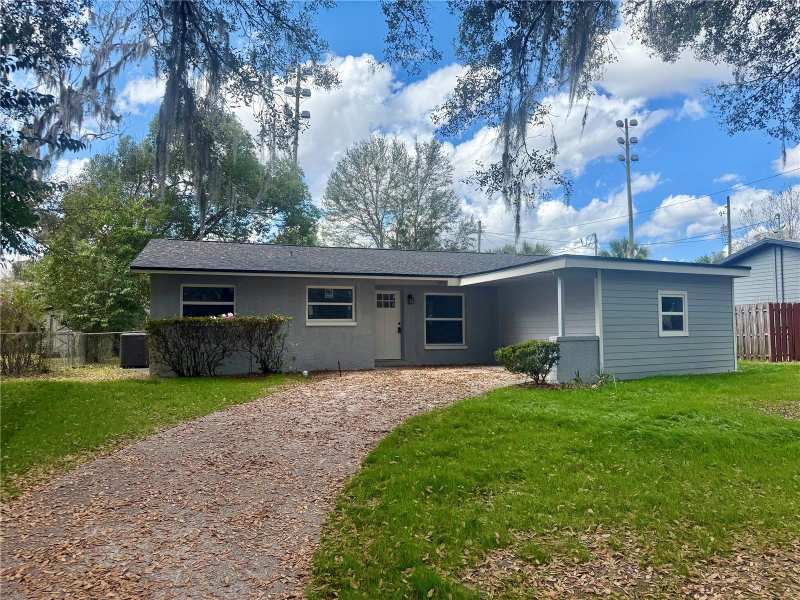 4 bedroom Single Family Residence at 1030 SE 18th Terrace, Lincoln Estates 2nd Add, Gainesville — photo 1