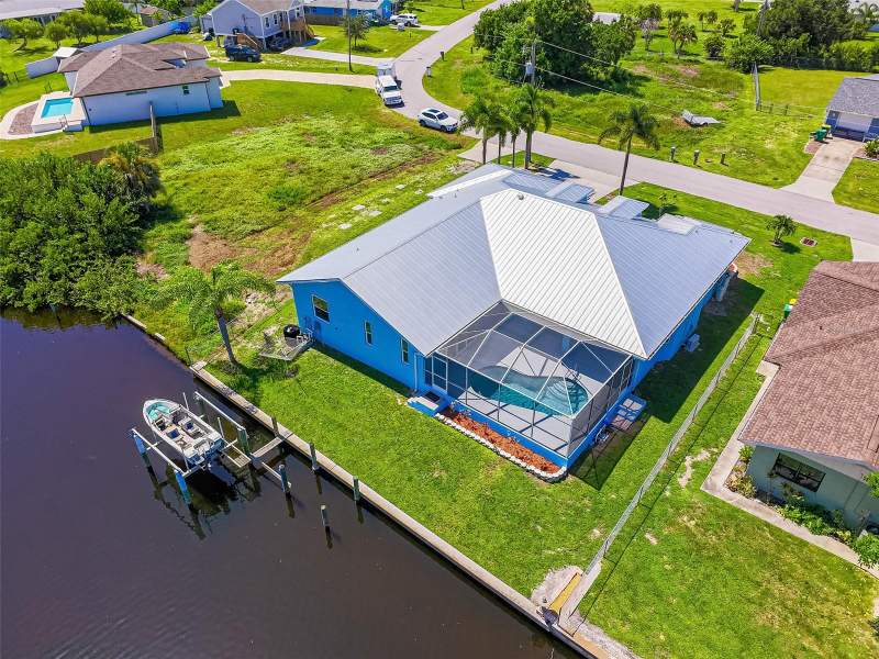 4 bedroom Single Family Residence at 206 S Waterway Drive, Port Charlotte Sec 005, Port Charlotte — photo 4