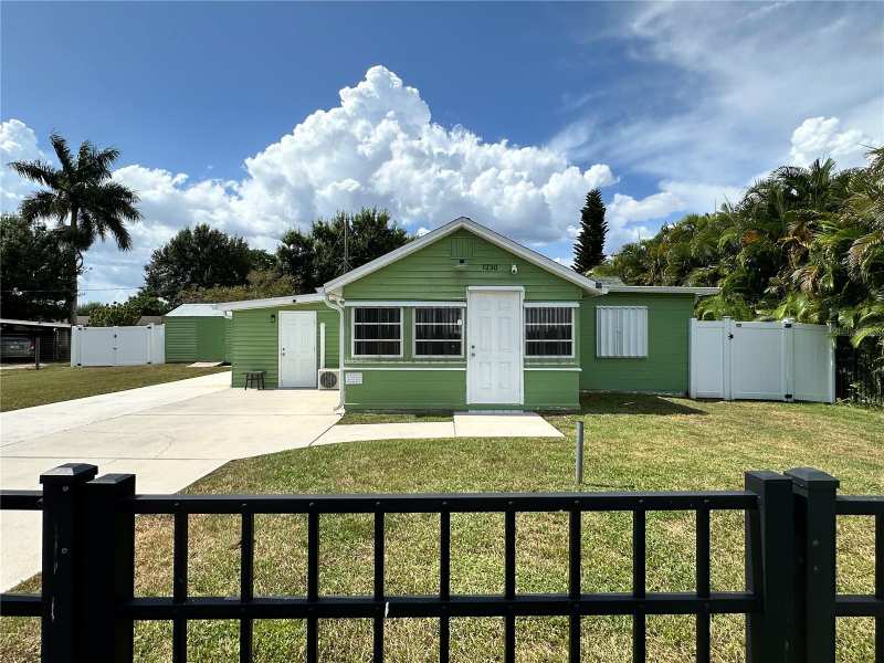 2 bedroom Single Family Residence at 1230 Woodlawn Avenue, Pinecrest, Punta Gorda — photo 1