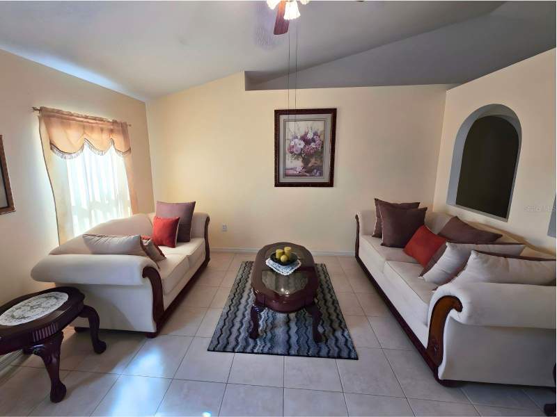 4 bedroom Single Family Residence at 907 Stockport Drive, Poinciana Village 2 Nbhd 1, Kissimmee — photo 4