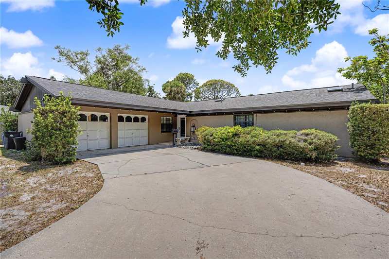 4 bedroom Single Family Residence at 8314 W Hiawatha Street, Townn Country Park Un 25, Tampa — photo 1
