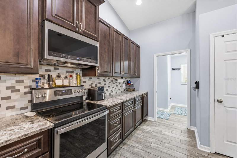 4 bedroom Single Family Residence at 12020 Running Fox Circle, Riverglen Unit 3, Riverview — photo 5