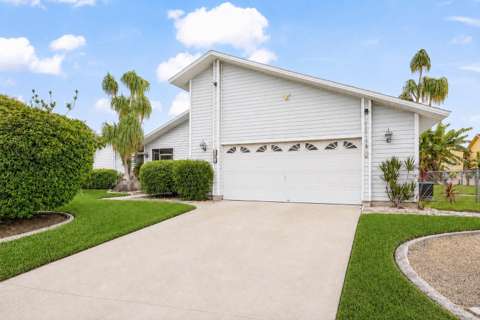 4903 SW 11Th Place, waterfront for sale in Cape Coral