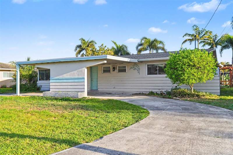3 bedroom Single Family Residence at 468 GRENIER DRIVE, BLUE WATER SHORES, NORTH FORT MYERS — photo 4