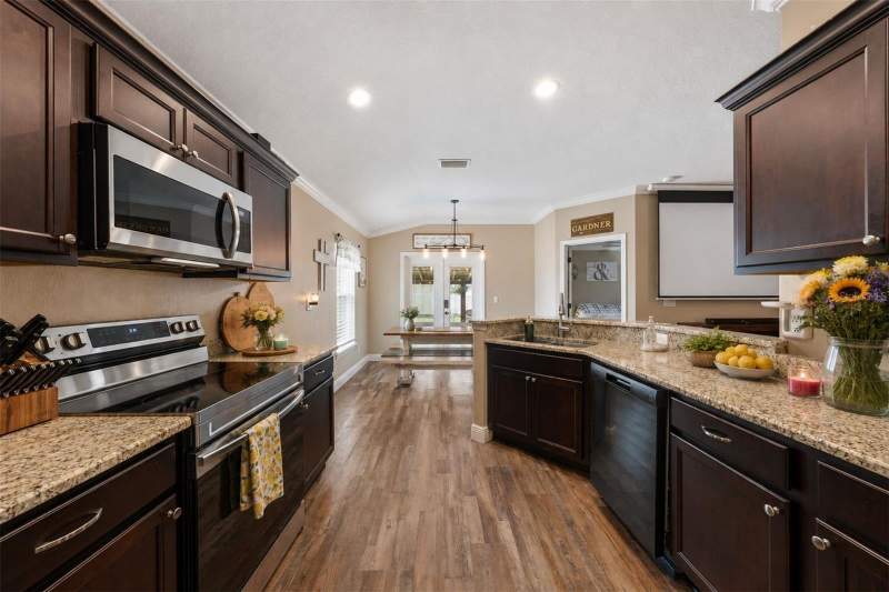3 bedroom Single Family Residence at 362 Lake Street, Vista Oaks, Umatilla — photo 4