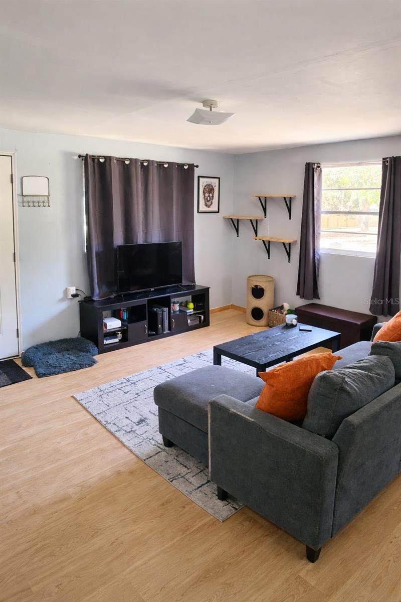 2 bedroom Single Family Residence at 2211 SE 51st Street, Gainesville, Gainesville — photo 3