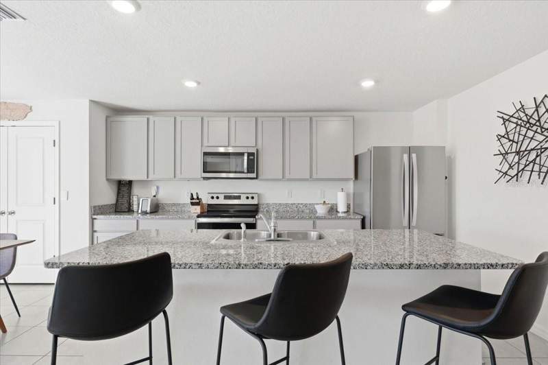 4 bedroom Single Family Residence at 1211 Tahitian Sunrise Drive, North Park Isle Ph 1B 1C & 1D, Plant City — photo 5