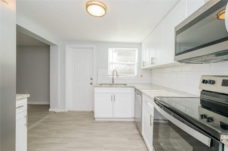 3 bedroom Single Family Residence at 5340 Baroque Drive, Forest Hills, Holiday — photo 5