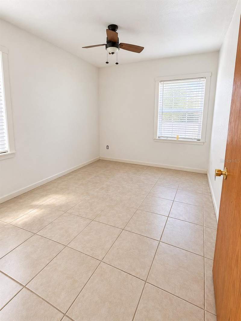 3 bedroom Single Family Residence at 907 NE 24th Street, Florida Gardens, Gainesville — photo 3