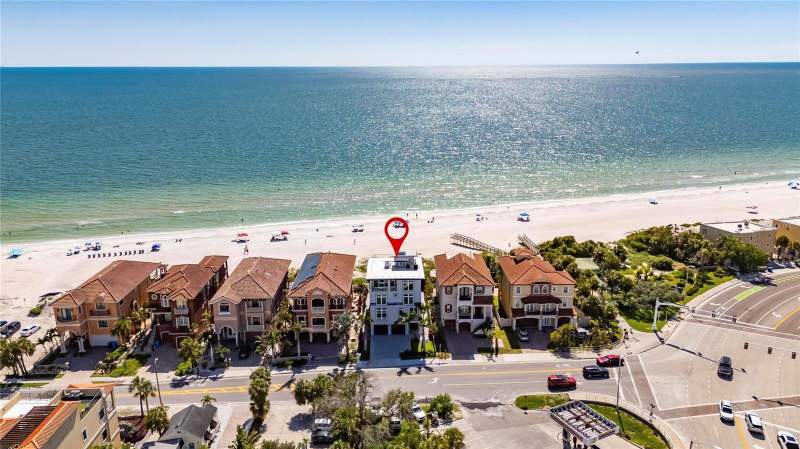 5 bedroom Single Family Residence at 9600 W Gulf Boulevard, Sawyer & Harrells 2nd Add, Treasure Island — photo 3