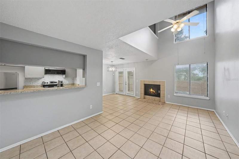 2 bedroom Townhouse at 12409 Titus Ct, Carlyle Garden Twnhms A Con, Tampa — photo 5