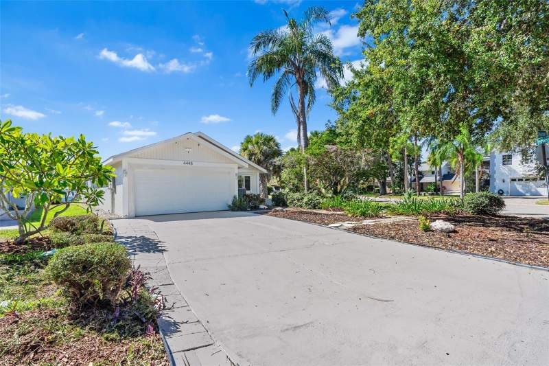2 bedroom Single Family Residence at 4448 Marine Parkway, Gulf Harbors Woodlands, New Port Richey — photo 2