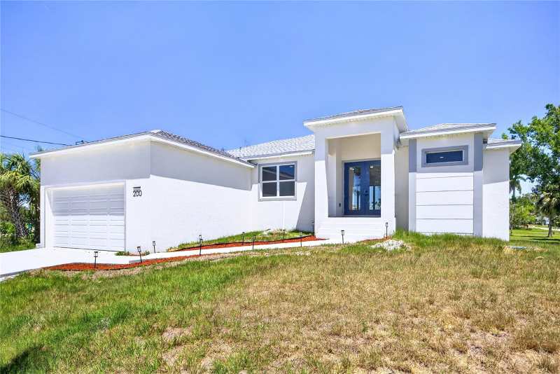 4 bedroom Single Family Residence at 200 Leach Drive, Aqui Estate Unit 01, Punta Gorda — photo 1