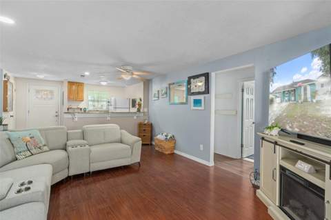 7906 Woodvine Circle, Tampa FL - photo 7 of 34