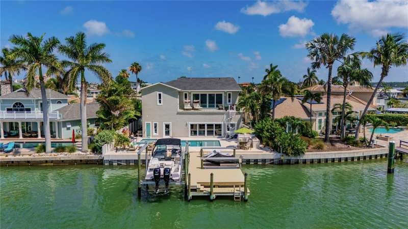 5 bedroom Single Family Residence at 17081 Dolphin Drive, North Redington Beach Sec B, North Redington Beach — photo 1
