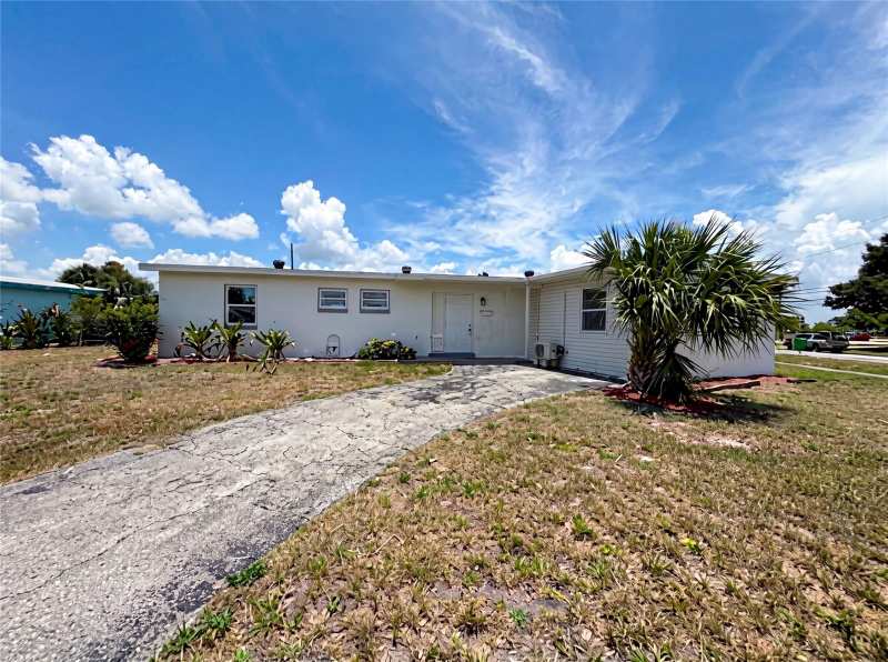 4 bedroom Single Family Residence at 21530 Glendale Avenue, Port Charlotte Sec 033, Port Charlotte — photo 1