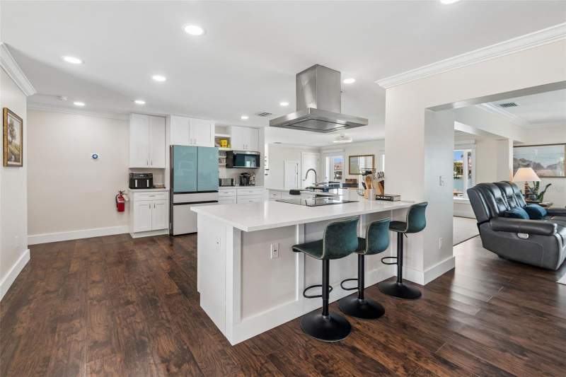 4 bedroom Single Family Residence at 478 HARBOR DRIVE, BROWNS ADD TO RE-REV MAP OF INDIAN BEACH, INDIAN ROCKS BEACH — photo 5