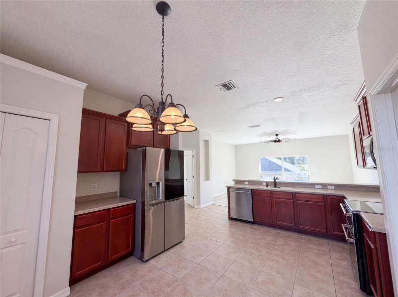 4 bedroom Single Family Residence at 204 Round Man Street, Leesburg Sleepy Hollow First Add, Leesburg — photo 2