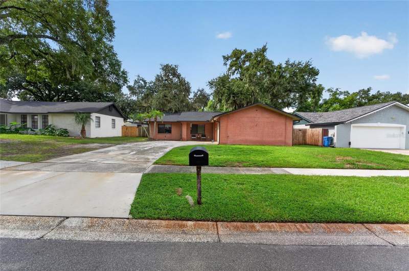 4 bedroom Single Family Residence at 3721 Coppertree Circle, Southwood Hills Unit 14, Brandon — photo 2