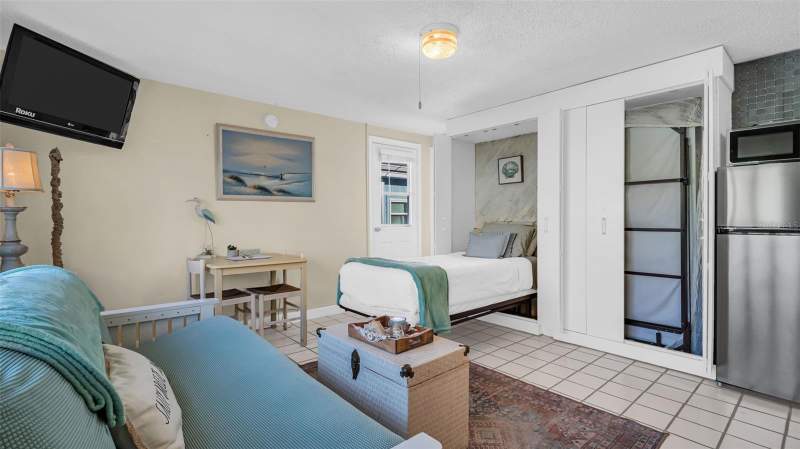 0 bedroom Condo - Hotel at 483 E Shore Drive #D4, Coral Motel Condo, Clearwater Beach — photo 5