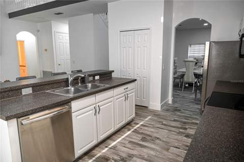 4733 Cumbriam Lakes Drive, Kissimmee FL - photo 8 of 36