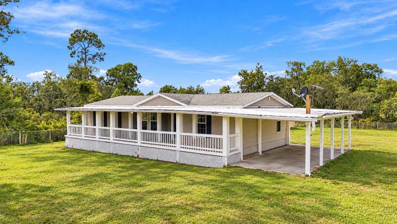 3 bedroom Manufactured Home at 3311 N Horseshoe Drive, Horseshoe Sub, Avon Park — photo 2