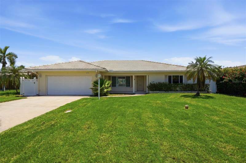 2 bedroom Single Family Residence at 12525 4th St E, Capri Isle Sub, Treasure Island — photo 2