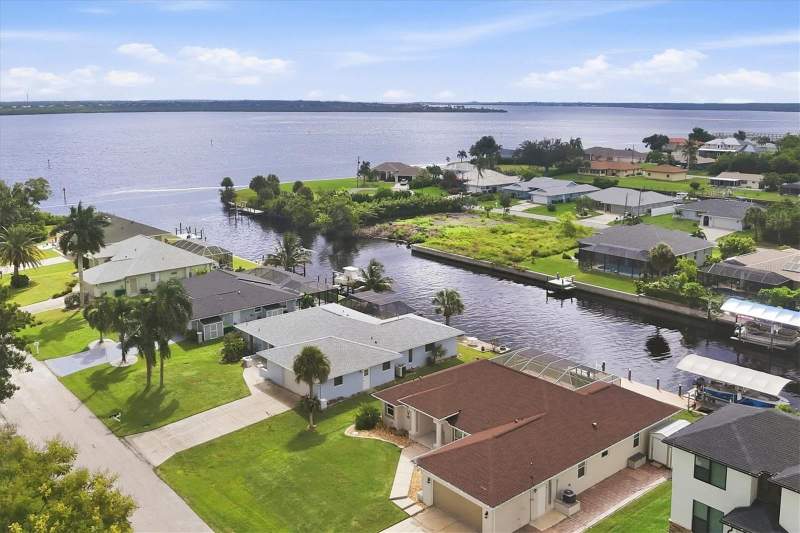 3 bedroom Single Family Residence at 12403 Minot Avenue, Port Charlotte Sec 060, Port Charlotte — photo 2