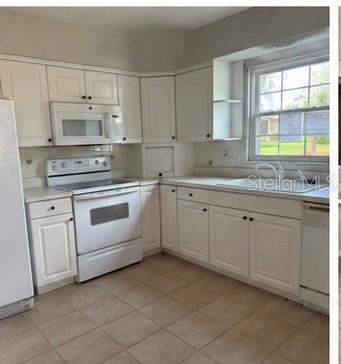 37414 Castleberry Drive, Zephyrhills FL - photo 7 of 21