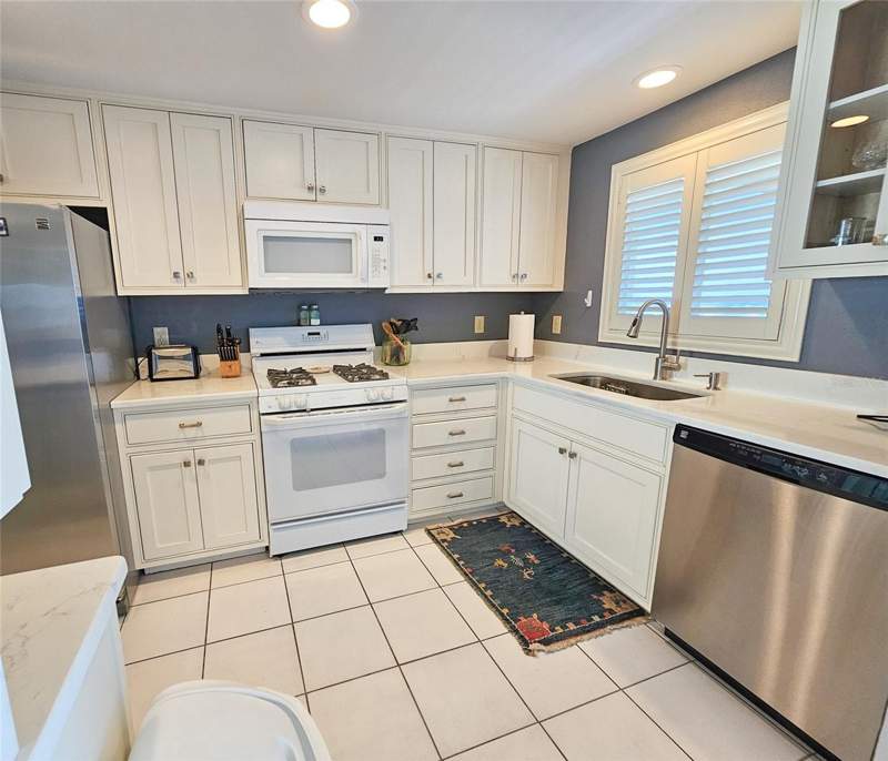 1 bedroom Condominium at 5980 Shore Boulevard #1006, Town Shores, Gulfport — photo 2
