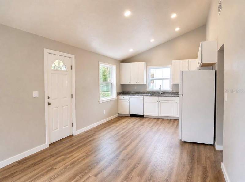 2 bedroom Single Family Residence at 351 N Main Avenue, Edge’S Second Addition To The Town Of Groveland, Groveland — photo 3