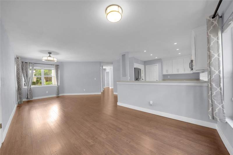 4 bedroom Single Family Residence at 15876 Sanctuary Drive, Tampa Palms Unit 4B Rep Of, Tampa — photo 3