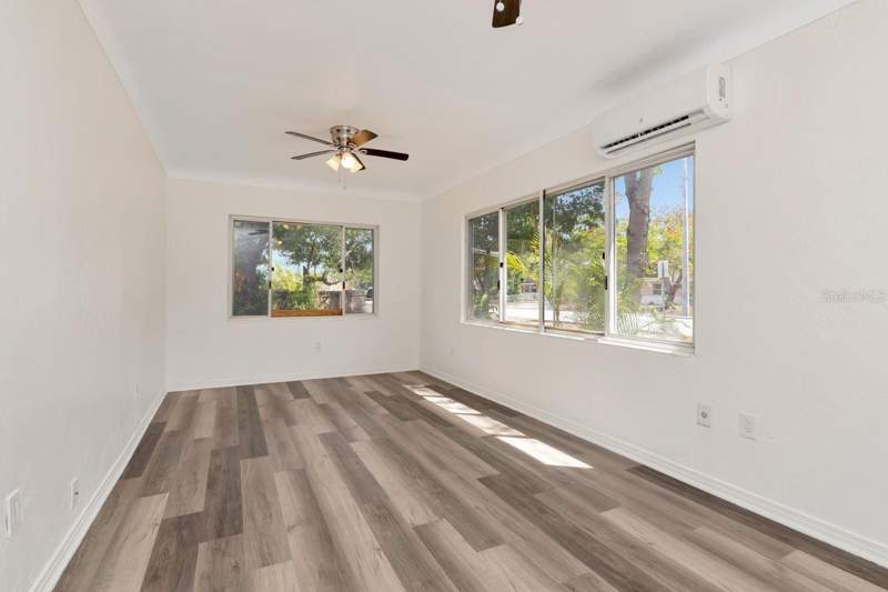 3 bedroom Single Family Residence at 4939 Haines Road, Cross Corners Sub, St Petersburg — photo 2