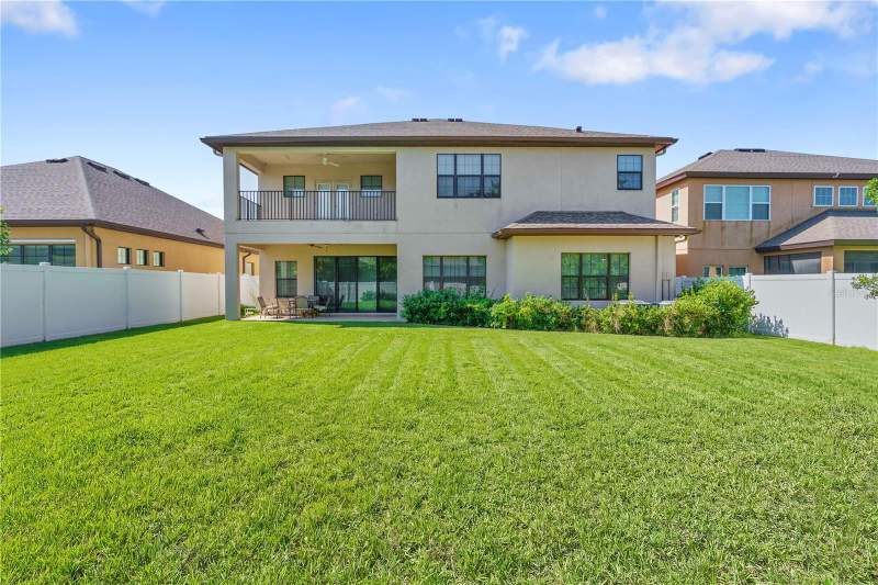 5 bedroom Single Family Residence at 13830 Moonstone Canyon Drive, Reserve At South Fork Ph 1, Riverview — photo 2